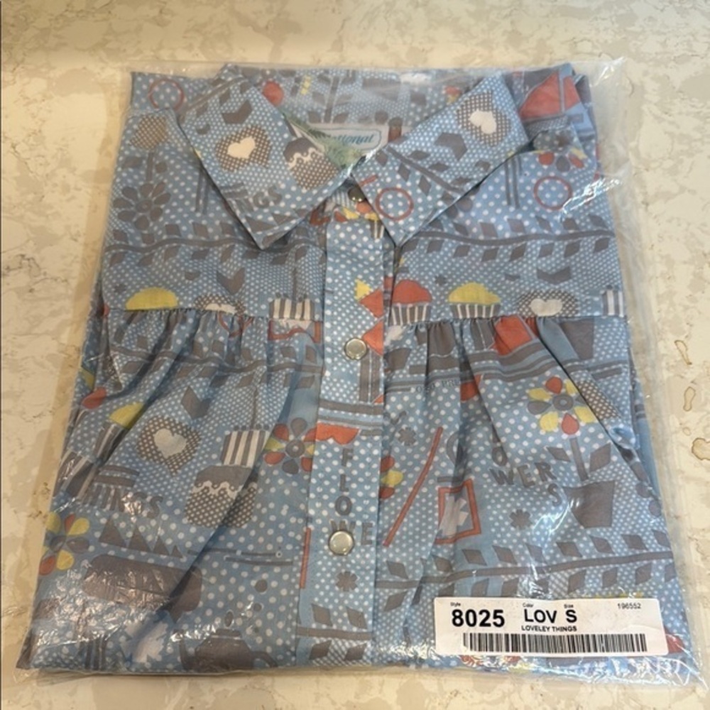 Vintage National “Loveley Things” Blue short sleeve Pearl snap Housecoat Small